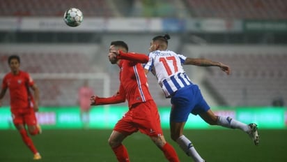 Tecatito abre el triunfo al Porto