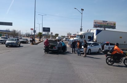 Quita derecho de vía y provoca accidente en Monclova