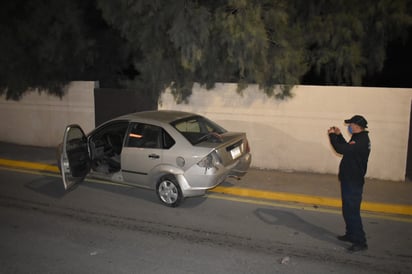 Quita derecho de vía y provoca percance