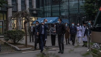 Expertos de la OMS visitan mercado de Wuhan