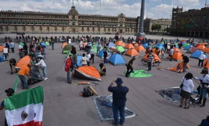 Levantan plantón de opositores a AMLO en el Zócalo