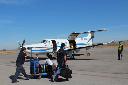 Para viajar en avión pedirán constancia negativa Covid-19