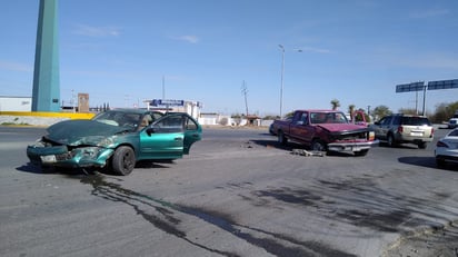 Se pasa alto y provoca accidente en Monclova