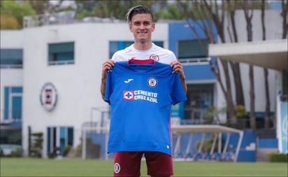 Leen cartilla a Alexis Peña en Cruz Azul