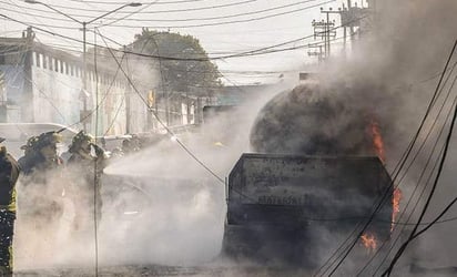 Incendio de pipa deja 12 lesionados y tres locales dañados