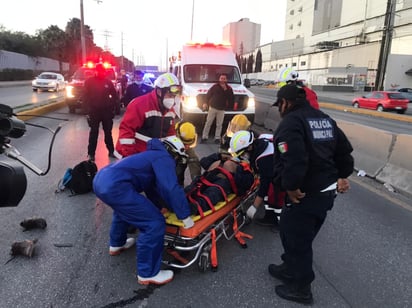 Termina volcada sobre el puente en Monclova