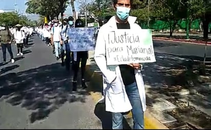 Estudiantes de Medicina en Chiapas marchan por asesinato de Mariana