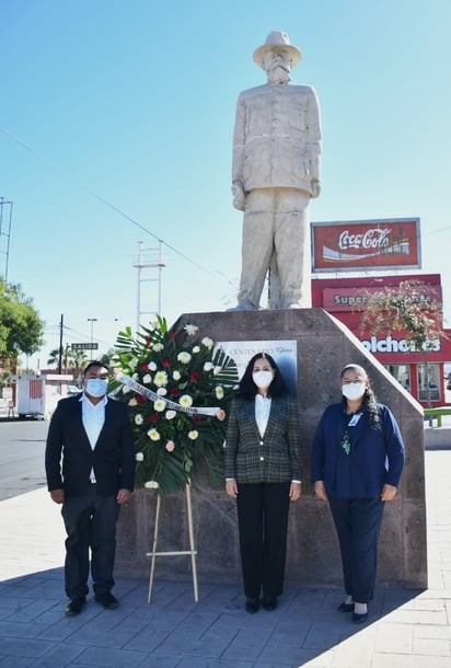 Con ofrenda floral conmemoran el  104 aniversario de la Constitución