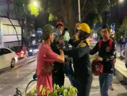 VIDEO: Captan golpiza de policías a ciclistas en la CDMX: Los afectados se manifestaban por la muerte de compañeros en accidentes viales