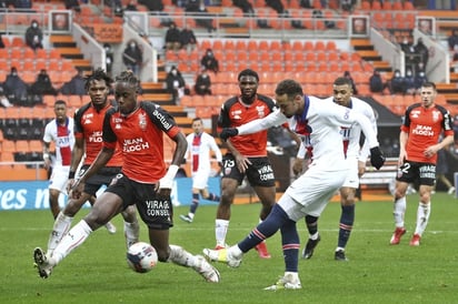 El Lorient sale del descenso