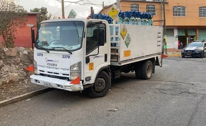 Asaltan camión repartidor de Oxígeno, se llevan 5 tanques