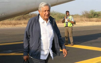 Aterriza vuelo inaugural de AMLO en pista militar del nuevo AIGFA