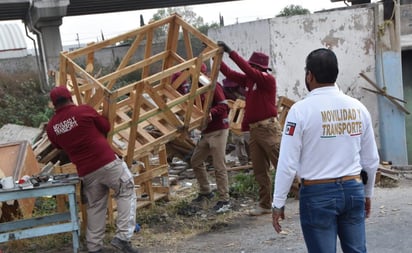 Retiran a recolectores de residuos en el Gran Canal en Ecatepec