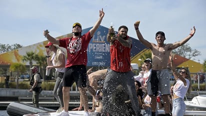 Buccs celebra con desfile de botes