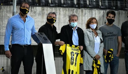 Peñarol homenajea al 'Maestro' Tabárez, el técnico de la quinta Libertadores