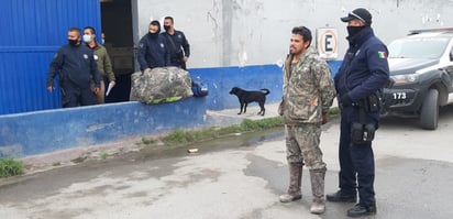 Se le sale un tiro al limpiar las armas en Monclova