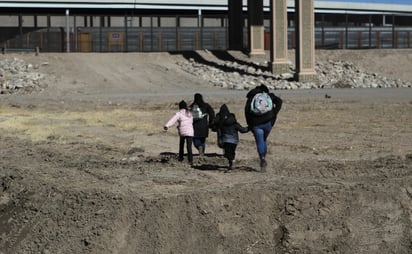 Celebran migrantes terminación del programa Quédate en México