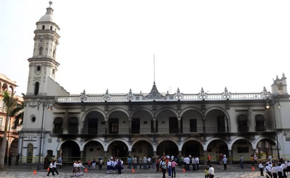 Policías se atrincheran en Palacio Municipal de Orizaba, Veracruz