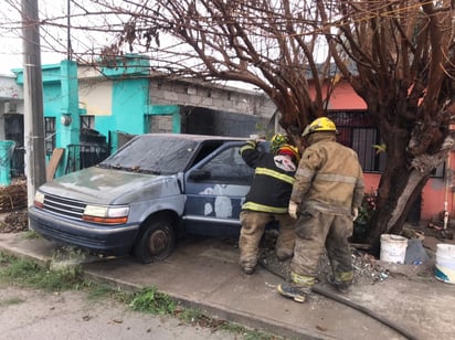 Se incendia vagoneta en Monclova