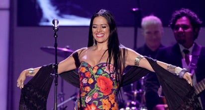 Lila Downs: Armando Manzanero salvó vidas con sus canciones