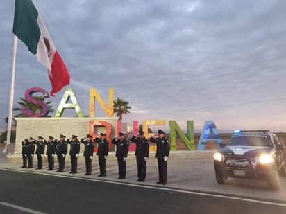 Celebran en  línea día de la Bandera