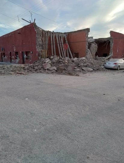 Vivienda de 100 años se derrumba en la zona centro