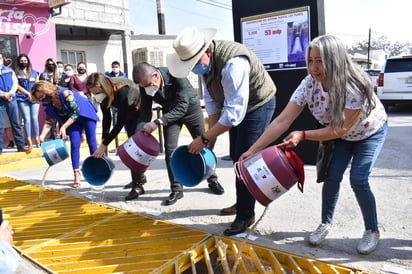 Entrega el gobernador drenaje pluvial de la colonia Las Flores