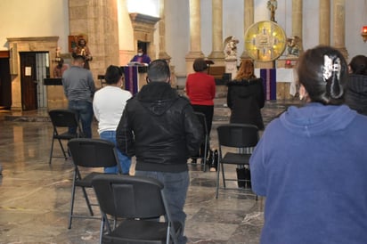 Podrían adultos mayores asistir a templos católicos