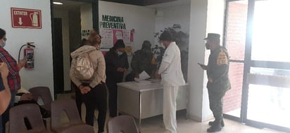 Aplican vacunas contra COVID-19 en ejido Laguna del Rey