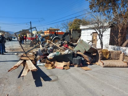 Suspenden  el derrumbe de antiguas viviendas en Frontera