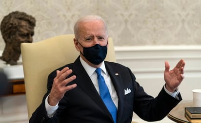 Biden: Es pensamiento neandertal ordenar quitarse el cubrebocas