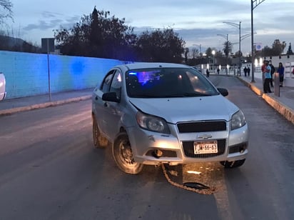 Esquiva moto y se le sale rótula en Monclova 