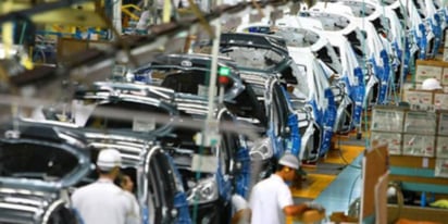 Producción automotriz cayó 29% en febrero