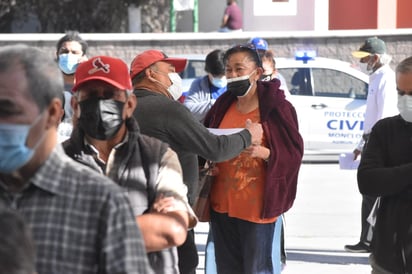 Decenas de adultos mayores engañados; no hubo vacuna en Monclova