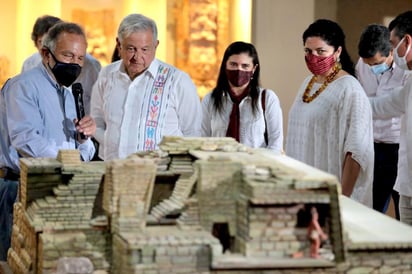 Inaugura AMLO Pabellón de la Reina Roja en Palenque