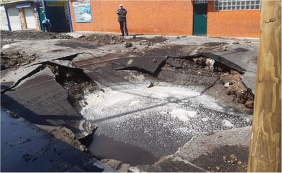 Avería en acueducto inunda viviendas y deja miles sin agua en Edomex