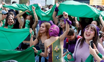 Mauricio, de los pocos que marcharon con colectivos feministas