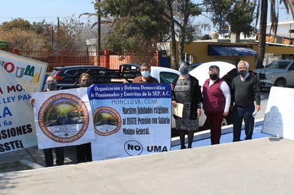 Con caravana jubilados piden su pensión en salario mínimo en Monclova