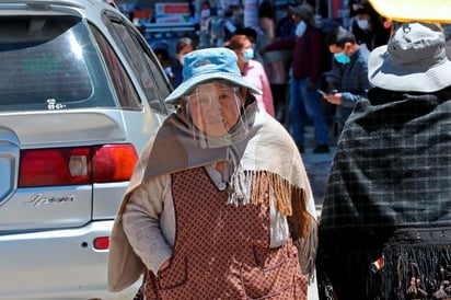 Bolivia acumula 256,462 casos de covid tras un año de sus primeros contagios