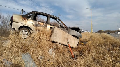 Se queda dormido, choca vuelca e incendia vehículo en la carretera 30 de Coahuila 