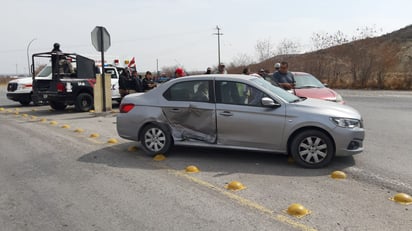 Cuatro lesionados deja accidente en Libramiento Eliseo Mendoza Berrueto de Monclova