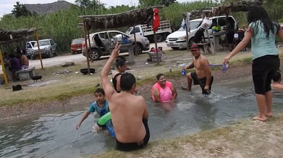 Evitarán a ciudadanos bañarse en canal de Celemania