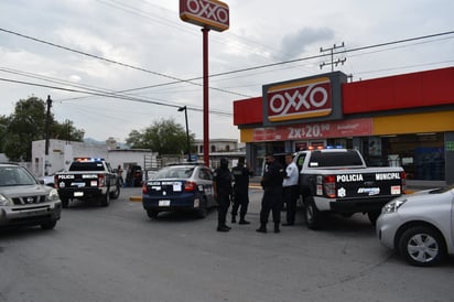 Asaltan con arma de fuego a negocios en Monclova