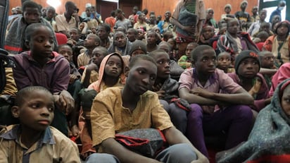 Hombres armados secuestran a tres maestros tras atacar una escuela en Nigeria