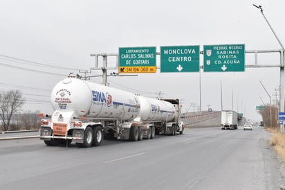 Prohibirán que circulen trailers por arriba de puentes en Castaños