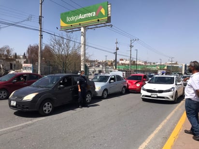 Impacta su beetle y provoca carambola en Monclova 