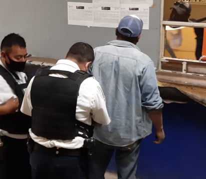 Ebrio deambulaba en la madrugada; policías de Monclova lo trasladaron a la comandancia 