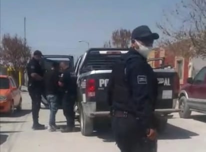 Golpean policías a joven, sólo porque los grababa en Frontera