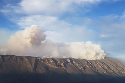 Coahuila en alerta por incendio en Sierra de Arteaga; desalojan más comunidades