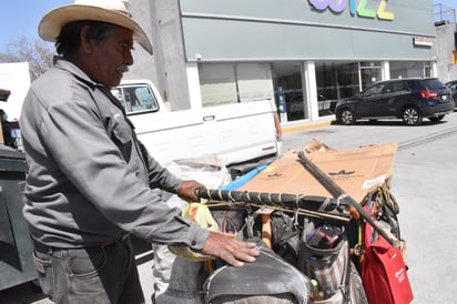 ESPECIAL: Cartón y latas ayudan al sustento de Don Jesús